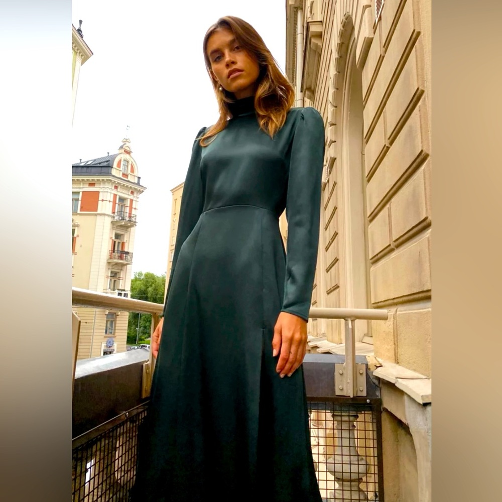 Aritzia Wilfred Baja dress in Scarab (size 2)